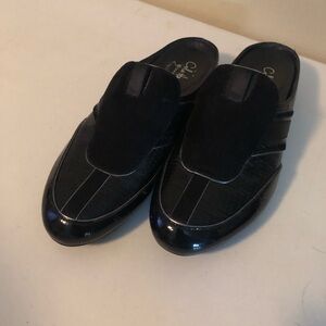 Cole Haan Nike  size 7 1/2AA Genuine leather suede trim Nike Air Cushioning